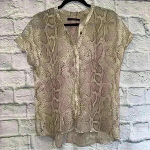 Tahari Women Beige/Gray Short Sleeve Snake/Reptile Print Button Front Blouse M